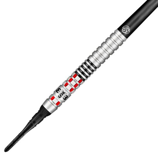Shoto di Michael Smith Achieve Soft Darts Das Bild zeigt einen Shot Michael Smith Achieve Softdart. Der Dartpfeil ist silberfarben mit roten und schwarzen Akzenten und hat eine strukturierte Griffzone.