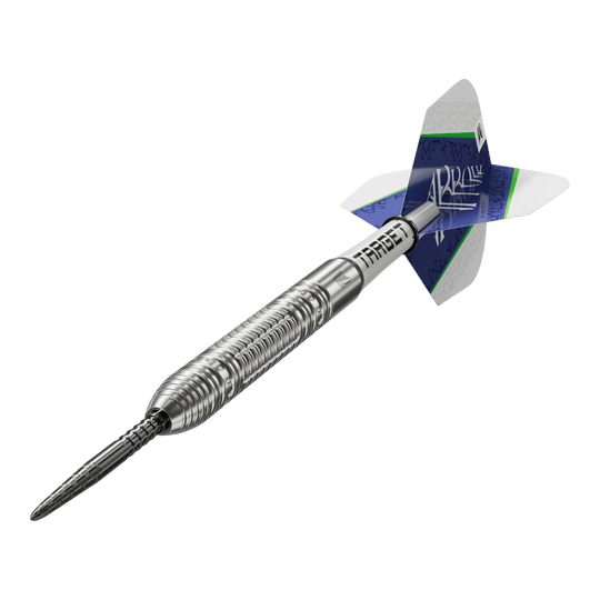 Freccette Target Shane McGuirk GEN1 Swiss Point Steel - 23 g Das Bild zeigt den Target Shane McGuirk GEN1 Swiss Point Steeldart mit einem Gewicht von 23g. Der Dart hat ein silbernes, geriffeltes Barrel und blaue Flights mit weiß-grünen Akzenten.
