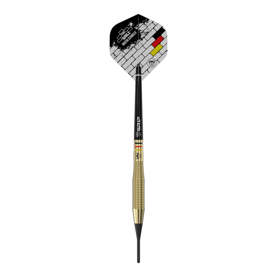 Auf dem Bild ist der Softdart "Bulls Martin Schindler The Wall Brass Softdarts - 18g" zu sehen. Der Dart hat eine goldfarbene Griffzone und ein Flight-Design mit Mauer- und Deutschlandfarben.