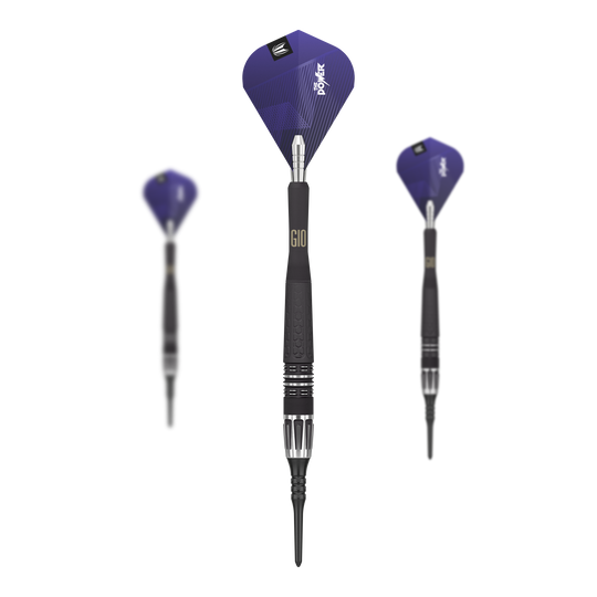 Freccette morbide Target Phil Taylor Power 9Five GEN10 Auf dem Bild sind drei Target Phil Taylor Power 9Five GEN10 Softdarts zu sehen. Die Darts haben schwarze Griffe und blaue Flights mit dem Aufdruck "Power".