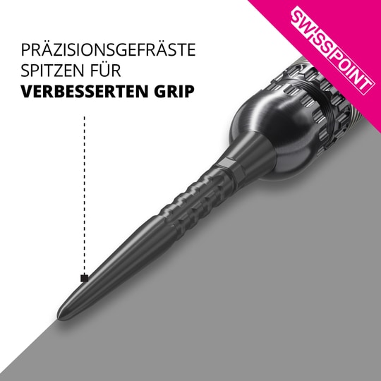 Punte per freccette in acciaio Target Swiss Point Storm Surge - Nere Das Bild zeigt eine präzisionsgefräste, schwarze Dartspitze mit speziellen Rillen für besseren Halt. Oben rechts steht „SWISS POINT“, und daneben ist der Text „PRÄZISIONSGEFRÄSTE SPITZEN FÜR VERBESSERTEN GRIP“ zu sehen.