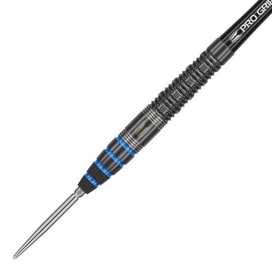 Target Jeffrey De Graaf GEN1 Swiss Point Steeldarts - 23g Auf dem Bild ist ein Target Jeffrey De Graaf GEN1 Swiss Point Steeldart mit 23g zu sehen. Der Dartpfeil hat ein schwarzes Design mit silbernen und blauen Akzenten.