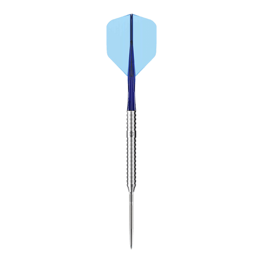 Freccette in acciaio Caliburn Forge F3 - 22 g Das Bild zeigt einen Caliburn Forge F3 Steeldart mit einem Gewicht von 22 Gramm. Der Dart hat einen silbernen Schaft, einen blauen Flight und eine spitze Metallspitze.
