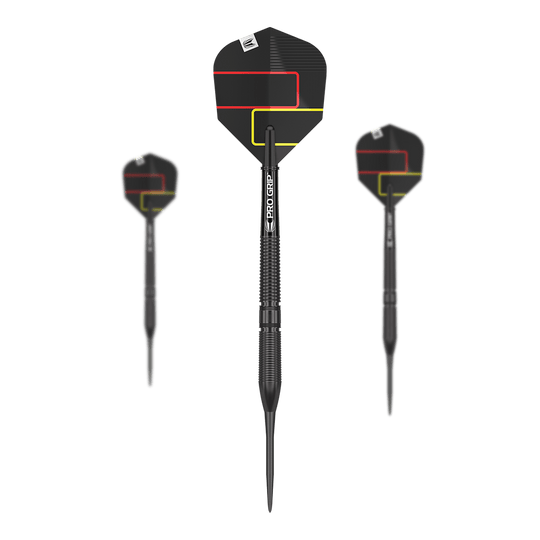 Freccette in acciaio Target Gabriel Clemens Black Edition Auf dem Bild sind drei schwarze Steeldarts der Marke „Target Gabriel Clemens Black Edition“ zu sehen. Die Flights sind in Schwarz gehalten und mit roten und gelben Linien verziert.