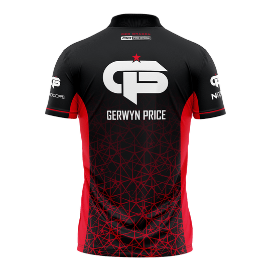 Maglia da freccette polo rossa Tour Gerwyn Price Red Dragon Dies ist ein schwarzes und rotes Dartshirt mit dem Namen "Gerwyn Price" auf dem Rücken. Auf dem Shirt befindet sich ein großes weißes Logo und geometrische rote Muster.