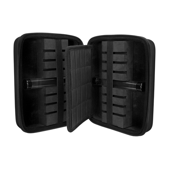 Portafoglio Mission Luxor Dart Das Bild präsentiert ein elegantes Dart-Wallet in Schwarz aus der Mission Luxor Serie. Es wird von der Seite gezeigt.