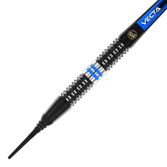 Freccette morbide Winmau Galactics - 20 g Das Bild zeigt einen Winmau Galactics Softdart mit einem Gewicht von 20 Gramm. Der Dart hat ein schwarzes Griffteil mit silbernen und blauen Akzenten.