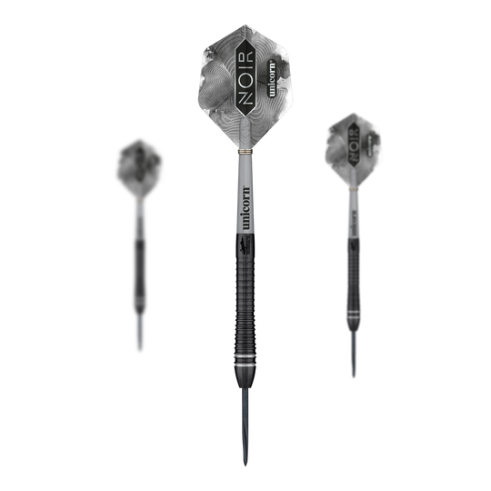Campione del mondo Unicorn Gary Anderson Noir Fase 6 Steeldarts Das Bild zeigt drei Steeldarts des Modells „Unicorn World Champion Gary Anderson Noir Phase 6“. Die Pfeile sind schwarz-silber und tragen die Aufschrift „NOIR“ und „unicorn“ auf den Flights.