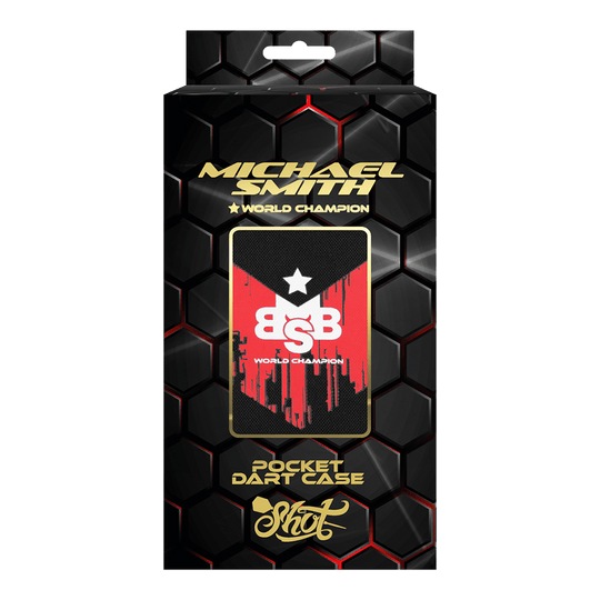 Shot Michael Smith Campione del Mondo Custodia per freccette tascabile - Vittoria Die Abbildung zeigt die Verpackung des Produkts "Shot Michael Smith World Champion Pocket Dartcase - Victory". Das Design ist schwarz mit goldener Schrift und hebt das Dartcase sowie den Titel "World Champion" hervor.