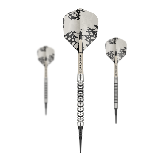 Freccette morbide Target EXO 11 Das Bild zeigt drei Target EXO 11 Softdarts mit silbernen Griffen und schwarz-weißen Flights. Die Darts haben einen modernen, gestreiften Look und spitze Kunststoffspitzen.