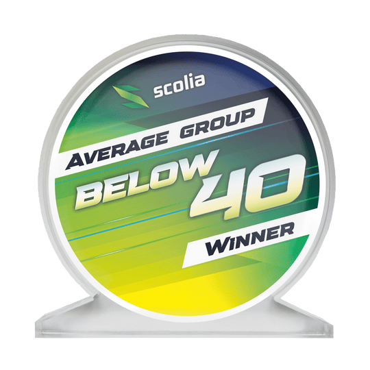 Trofeo in vetro acrilico Scolia - Vincitore Das Bild zeigt einen Acrylglas-Pokal mit der Beschriftung "SCOPO-B40 Scolia". Es handelt sich um eine Auszeichnung für einen Average unter 40.