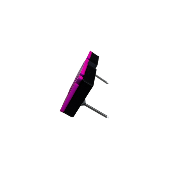 Anelli numerici per freccette McDart / Anello numerico Cyber Das Bild zeigt die Rückseite des Cyber Lila Produkts. Die Rückansicht hebt die lila Farbe hervor.