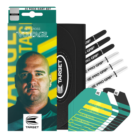 Freccette morbide Target Rob Cross in ottone - 18 g Das Bild zeigt das Produkt „Target Rob Cross Brass Softdarts - 18g“ in einer auffälligen Verpackung mit dem Bild eines Mannes und dem Schriftzug „VOLTAGE“. Neben der Verpackung sind verschiedene Dartteile wie Shafts, Flights und ein Etui zu sehen.