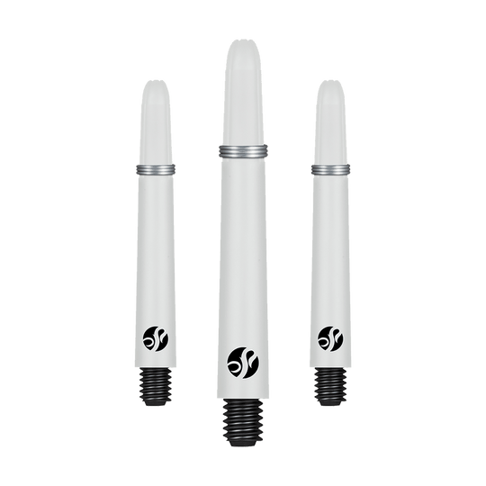 Shot Koi Carbon Shafts - Bianco Auf dem Bild sind drei weiße Dartschäfte mit schwarzem Gewinde zu sehen. Sie haben ein silbernes Ringdetail und ein schwarzes Logo auf jedem Schaft.