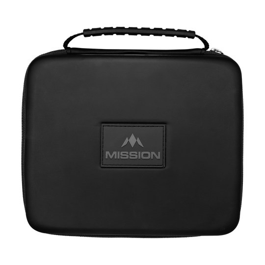 Portafoglio Mission Luxor Dart Das Bild zeigt ein schwarzes Dart-Wallet, geöffnet, mit Fächern für Zubehör. Dieses Modell ist als Mission Luxor bekannt.