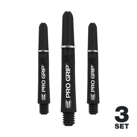 Target Pro Grip Shafts - 3 set - Nero Das Bild zeigt drei schwarze Dart-Schäfte mit der Aufschrift "PRO GRIP". In der rechten unteren Ecke steht "3 SET".