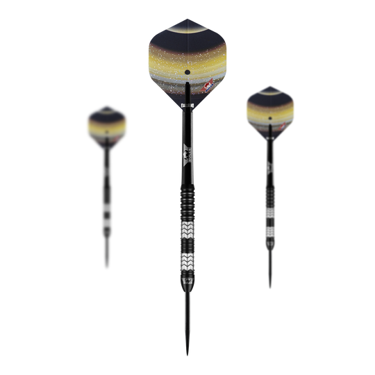 Bulls NL Luna Triton freccette in acciaio Das Bild zeigt drei Steeldarts des Modells "Bulls NL Luna Triton". Die Darts haben schwarze Spitzen, einen geriffelten Griff und Flights mit einem gelb-schwarzen Weltraumdesign.