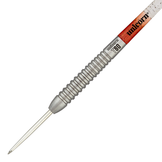 Unicorn Core XL Striker Style 5 freccette in acciaio Das Bild zeigt einen Unicorn Core XL Striker Style 5 Steeldart. Der Dartpfeil hat einen silbernen, geriffelten Griff und eine spitze Metallspitze.
