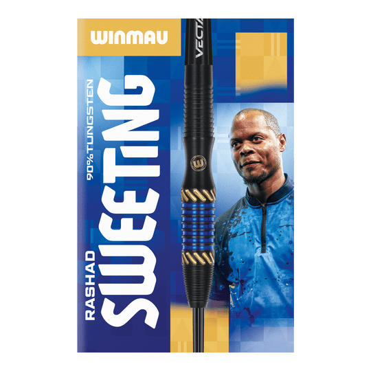 Freccette in acciaio Winmau Rashad Sweeting - 24 g Das Bild zeigt die Verpackung der "Winmau Rashad Sweeting Steeldarts - 24g". In der Mitte ist ein Dartpfeil abgebildet, daneben ist eine Person in einem blauen Outfit zu sehen.
