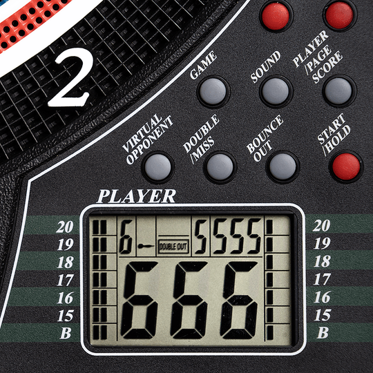 8089_Karella_Elektronische_Dartscheibe_CB25_Turnierausf-hrung_3 Das Bild zeigt eine elektronische Dartscheibe mit einem digitalen Display. Auf dem Display sind verschiedene Spielstände und Tasten zur Auswahl von Spieloptionen zu sehen.
