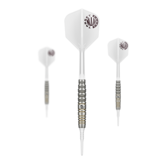 Target Japan Prime Series Mayujo Morita GEN6 Freccette morbide - 18 g Das Bild zeigt drei Softdarts der Serie „Target Japan Prime Series Mayujo Morita GEN6“ mit einem Gewicht von 18g. Die Darts haben weiße Flights und einen silber-schwarzen Barrel mit goldenen Akzenten.