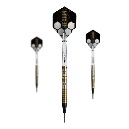Freccette morbide Unicorn Hexium Style 03 Oro e Nero - 23 g Hier ist ein Set der Unicorn Hexium Style 03 Gold & Black Softdarts zu sehen. Das Set wiegt 23g und besticht durch die Gold-Schwarz-Optik.