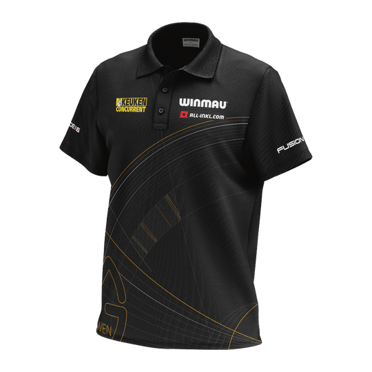 Polo Winmau in edizione limitata Tour Dart Das Bild zeigt das "Winmau Limited Edition Tour Polo Dartshirt" in Schwarz mit gelben und weißen Logos. Das Shirt hat kurze Ärmel, einen Kragen und ein modernes Linienmuster auf der Vorderseite.