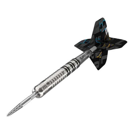 Freccette in acciaio Chris Dobey GEN1 Swiss Point Das Bild zeigt den Target Chris Dobey GEN1 Swiss Point Steeldart. Der Dartpfeil hat ein silbernes, geriffeltes Barrel und schwarze Flights mit bunten Akzenten.