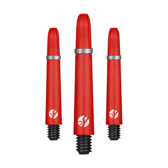 Auf dem Bild sind drei rote Dartschäfte in unterschiedlichen Längen zu sehen. Sie haben silberne Ringe und ein weißes Logo am unteren Ende.