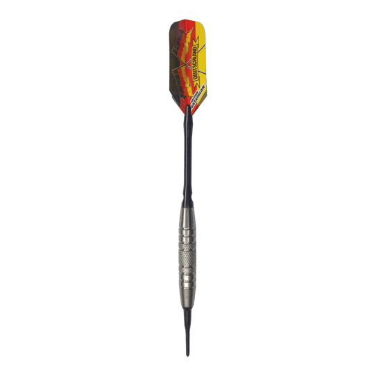 Freccette morbide McDart 85 Tungsten V6 - 16 g Dies ist ein Softdart des Modells "McDart 85er Tungsten V6" mit einem Gewicht von 16g. Der Dartpfeil hat eine rot-gelbe Flight mit der Aufschrift "DEUTSCHLAND".