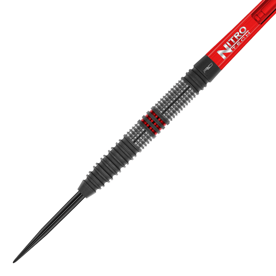 Freccette in acciaio Red Dragon Jonny Clayton Hiraeth Das Bild zeigt einen Steeldart namens "Red Dragon Jonny Clayton Hiraeth". Der Dart hat ein geriffeltes Griffstück mit schwarzen und roten Akzenten sowie einen roten Schaft mit der Aufschrift "Nitro Tech".