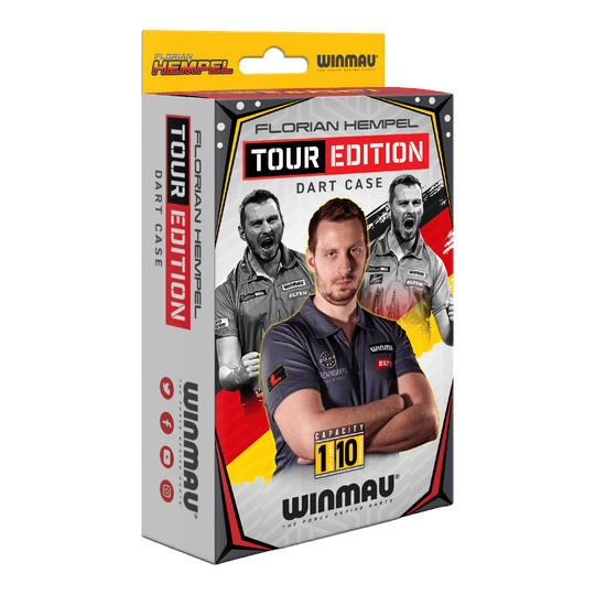 Custodia per freccette Winmau Florian Hempel Tour Edition Die Verpackung zeigt das Produkt "Winmau Florian Hempel Tour Edition Dartcase". Auf der Vorderseite sind Bilder von Florian Hempel und der Hinweis auf eine Kapazität von 110 Darts abgebildet.