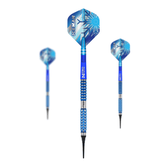 Freccette morbide Red Dragon Gerwyn Price Glacier - 18 g Das Bild zeigt drei Softdarts des Modells "Red Dragon Gerwyn Price Glacier" mit einem Gewicht von 18g. Die Darts sind hauptsächlich blau und haben auffällige Flights mit Eis- und Schneeflockenmotiven.