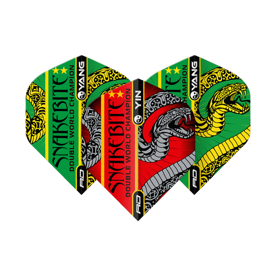 Voli standard Red Dragon Peter Wright Snakebite Red Green Yin Yang Das Bild zeigt drei Dartflights mit bunten Farben und auffälligem Schlangen-Design. Auf den Flights steht "Snakebite Double World Champion" und sie sind in Rot, Grün, Gelb und Schwarz gestaltet.