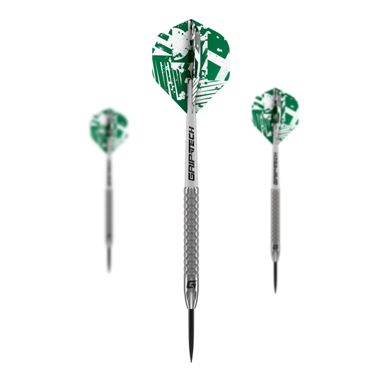 Freccette in acciaio al tungsteno GOAT Fairway V2 Das Bild zeigt drei GOAT Fairway V2 Tungsten Steeldarts mit silbernen Schäften und grünen Flights. Auf den Schäften steht "GRIPTECH" und die Darts haben eine strukturierte Griffzone.