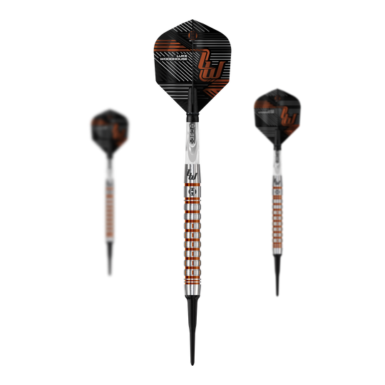 Das Bild zeigt die Harrows Luke Woodhouse Series 2 Softdarts mit einem Gewicht von 18g. Die Darts haben ein silbernes Barrel mit orangenen Akzenten und schwarzen Flights.