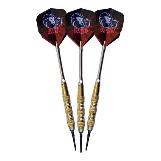 99 freccette Löwen con punta morbida - 18 g Das Bild zeigt drei 99 Löwen Soft-Tip Darts mit einem Gewicht von 18g. Die Flights sind schwarz-rot und mit einem Löwenkopf-Motiv sowie dem Schriftzug "DART" bedruckt.