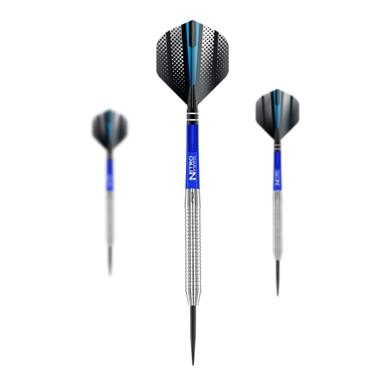Freccette in acciaio originali Red Dragon Razor Edge Das Bild zeigt drei Red Dragon Razor Edge Original Steeldarts mit einem Gewicht von 24g. Die Darts haben blaue Schäfte, silberne Griffbereiche und schwarze Flights mit einem Muster.