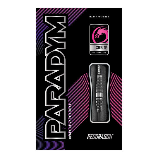 Dardi in acciaio Paradym Torpedo del drago rosso Das Bild zeigt die Verpackung der "Red Dragon Paradym Torpedo Steeldarts". Das Design ist modern mit auffälligen Farben und hebt die Stahlspitze sowie den hohen Wolframanteil hervor.