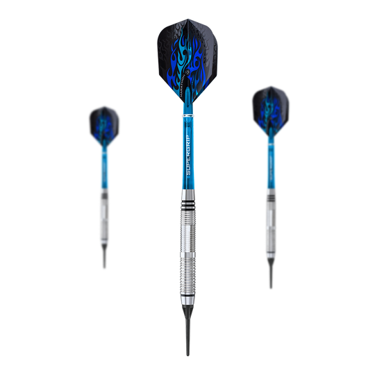 Freccette morbide Harrows Blaze Style B - 18 g Das Bild zeigt drei Softdarts des Modells „Harrows Blaze Style B“ mit einem Gewicht von 18 Gramm. Die Darts haben blaue Schäfte und schwarze Flights mit blauen Flammenmustern.
