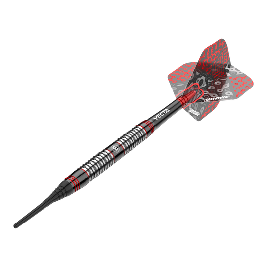 Freccette morbide Winmau Cypher - 20 g Dies ist ein Winmau Cypher Softdart mit einem Gewicht von 20 Gramm. Der Dart hat ein modernes Design mit schwarzen, silbernen und roten Akzenten.