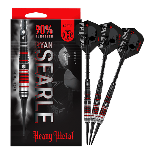 Freccette morbide Ryan Searle Heavy Metal Series 2 di Harrow Das Bild zeigt die "Harrows Ryan Searle Heavy Metal Series 2 Softdarts" mit einer Verpackung und drei Darts. Die Darts bestehen zu 90 % aus Wolfram und haben ein schwarzes und rotes Design mit Totenkopf-Motiv.