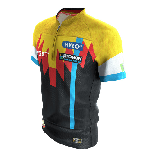 Maglia da freccette Target Gabriel Clemens 2027 Das Bild stellt das Target Gabriel Clemens Dartshirt 2027 dar. Es eignet sich ideal für Dart-Fans und Spieler.