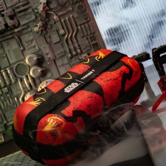 Portafreccette Target Star Wars Boa - Darth Maul Hier ist das Target Star Wars Boa Dartcase mit Darth Maul Thema abgebildet. Die Tasche eignet sich zum sicheren Aufbewahren von Dart-Zubehör.