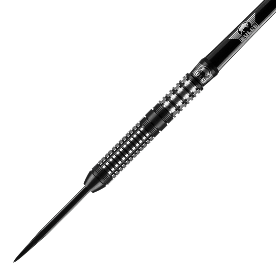 Bulls NL Luna Neoma freccette in acciaio Das Bild zeigt einen Bulls NL Luna Neoma Steeldart. Der Dartpfeil ist schwarz-silbern und hat ein feines, geriffeltes Griffdesign.