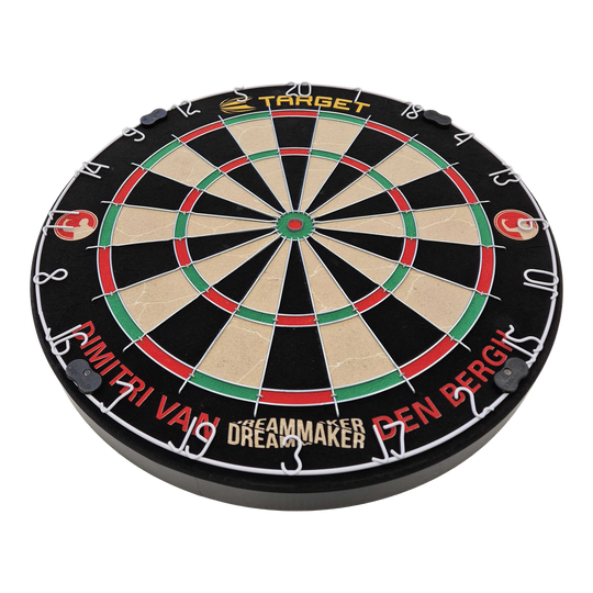 Set di bersagli in acciaio Target Dimitri Van Den Bergh Das Bild zeigt eine Steeldart-Scheibe mit farbigen Feldern und Metallabtrennungen. Am Rand steht der Name "Dimitri Van Den Bergh" sowie der Schriftzug "Dreammaker".