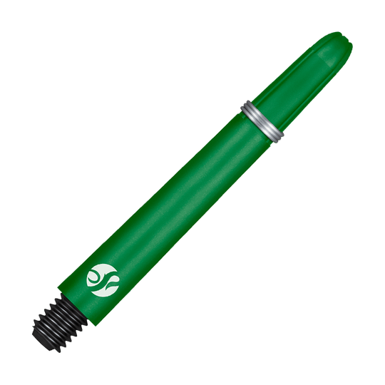 Aste Shot Koi Carbon - Verde Dies ist ein grüner Dart-Schaft mit einem Metallring und einem schwarzen Gewinde. Er hat ein weißes Logo am unteren Ende.