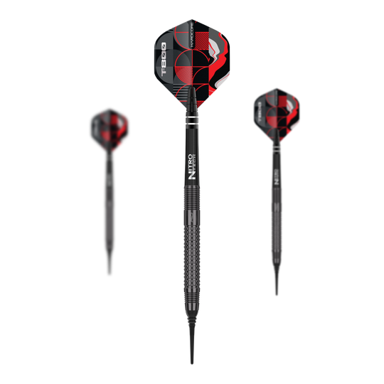 Freccette morbide Red Dragon T-800 - 20 g Das Bild zeigt drei Softdarts des Modells „Red Dragon T-800“ mit einem Gewicht von 20g. Die Flights sind schwarz-rot gemustert und auf dem Schaft steht „Nitro“.