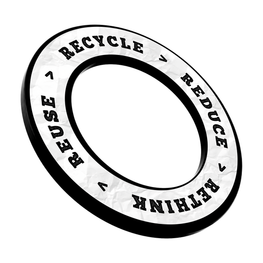 McDart Ricicla Riduci Ripensa Riutilizza Bersaglio per freccette Ein Dartboard-Surround Ring mit markantem Schriftzug liegt mittig. Die Ränder und Zahlen sind exakt platziert.