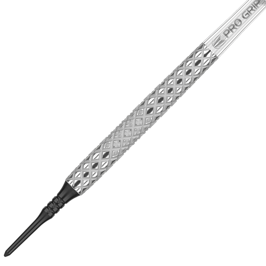 Target Nastri 11 freccette morbide Das Bild zeigt einen Target Nastri 11 Softdart mit einer silbernen, rautenförmig gemusterten Griff-Fläche. Die Dartspitze ist schwarz und der Schaft trägt die Aufschrift "PRO GRIP".